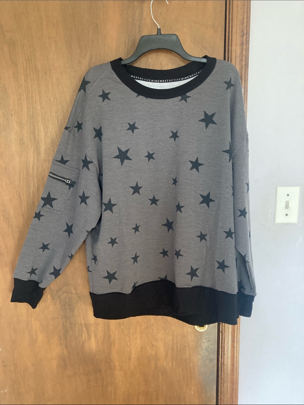 Nine West star print gray black sweatshirt with zip pocket detail size 2X - Picture 16 of 16